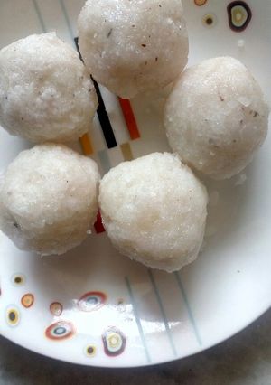 A picture of Nariyal ke laddu.