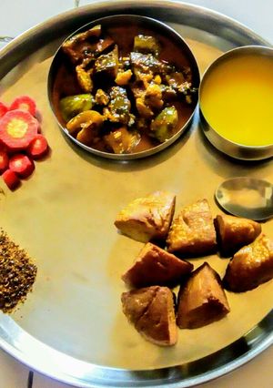A picture of Bafle and brinjal curry.