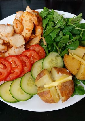 A picture of My Roast Chicken slices & Roast Jacket Potato Salad 🤩.