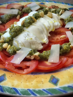 Una foto de Carpaccio de tomate con mozarrella di Bufala