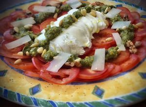 Una foto de Carpaccio de tomate con mozarrella di Bufala