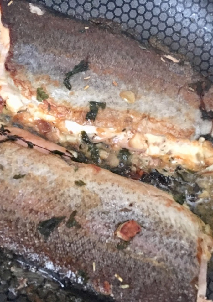 Una foto de Truchas rellenas de jamón serrano y queso