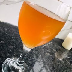 A picture of Apple Ginger Juice.