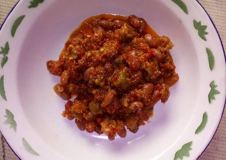 Kacang merah dan tetelan sapi pedas