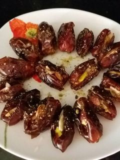صورة لوصفة تمر محشي باللوز والفستق
