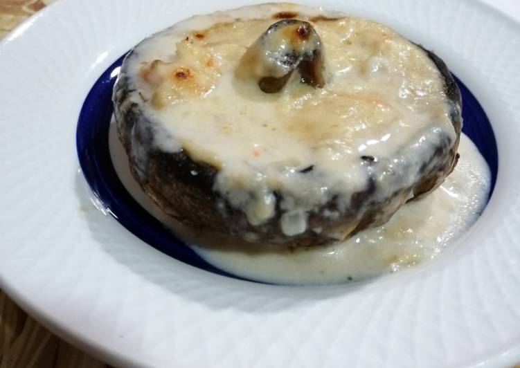 Champiñón relleno de crema de gambas