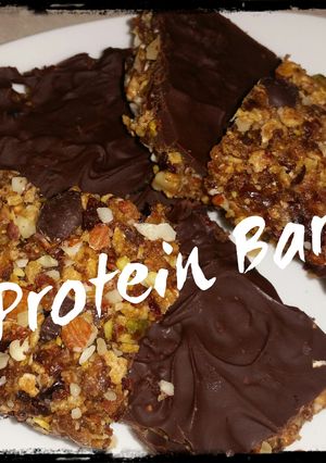 A picture of Dryfruit and chocolate protein bars.
