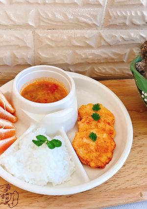Hình của món Cơm canh chua - chả cá hồi - Ăn dặm.
