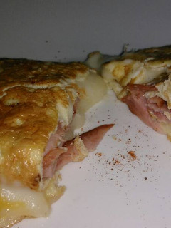 Una foto de KETO: Omelette de Jamón y mozzarella (cetogénico)