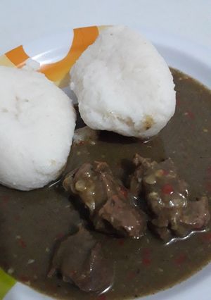 A picture of Tuwo and kuka soup.