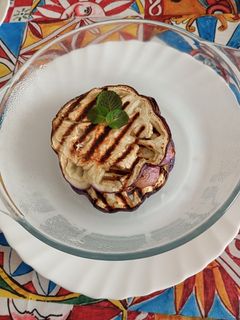 Foto di Melanzane arrostite aromatizzate alla menta fresca