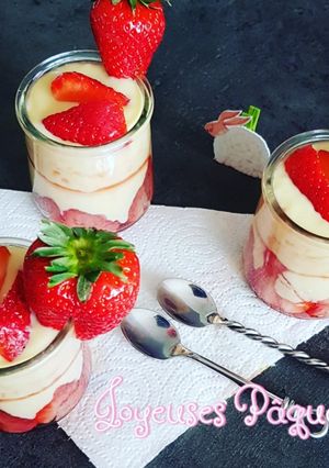 Une photo de Verrines façon fraisier