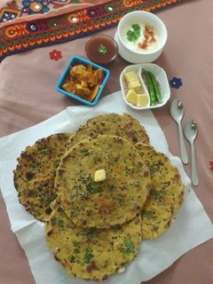 पंजाबी मिस्सी रोटी (punjabi missi roti recipe in Hindi) रेसिपी मुख्य फोटो