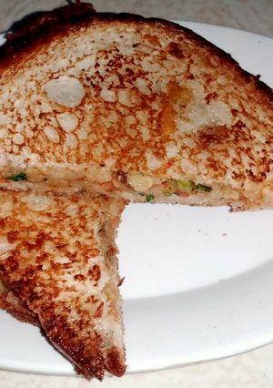आलू के सैंडविच (Aloo ke sandwich recipe in hindi) रेसिपी मुख्य फोटो