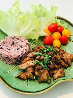 รูปของ หมูทอดกระเทียมพริกไทย