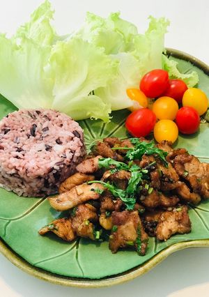 รูปของ หมูทอดกระเทียมพริกไทย