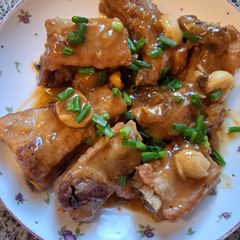 A picture of PorkRibs with Plum sauce.