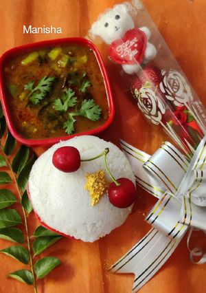 A picture of Healthy Spongy Idly With Eggplant Sambar.