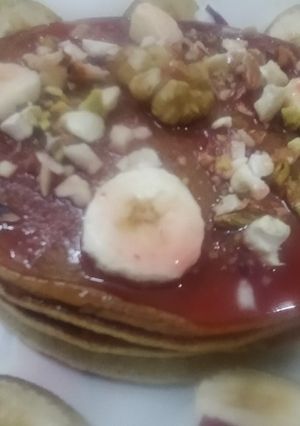 सुजी बनाना अंड सुकामेवा पॅनकेक (Suji banana egg dryfruits pancake recipe in marathi) रेसिपी चे मुख्य फोटो 