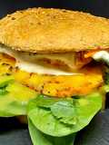 Putenburger mit Ananas und Mangomajo