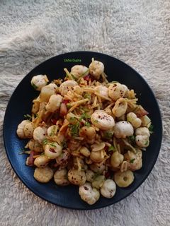 फलाहारी मखाना चाट (falahari makhana chat recipe in hindi) रेसिपी मुख्य फोटो