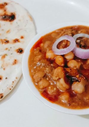 छोले नान (Chole Naan Recipe In Hindi) रेसिपी मुख्य फोटो