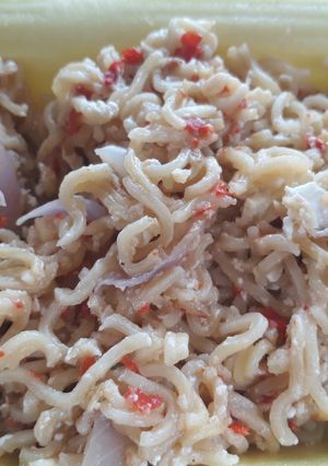 A picture of Indomine noddles.