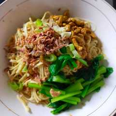 รูปของ 11. Mie ayam style abang abang gerobak wenak poollll 🥳