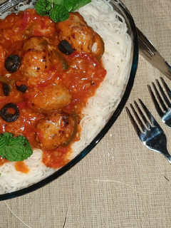 A picture of Chicken chilli with egg noodles.