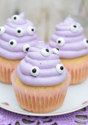 Zdjęcie przepisu Muffinki potworki z sezamem i budyniem (na halloween).