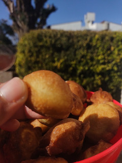 Una foto de Buñuelos dulces, ricos y fáciles 😊