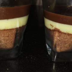 A picture of Eggless biscuit pudding.