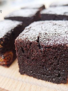 A picture of No-Fail Rice Cooker Brownie Chocolate Cake.