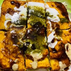 A picture of Bread pakora Chaat.