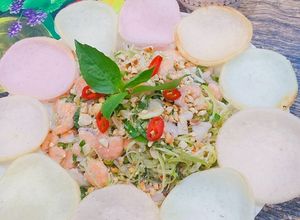 Hình của món Hoa Chuối Hột Trộn Tôm.