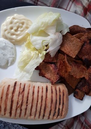 A picture of My Donna meat lunch on a panini 😀💜.