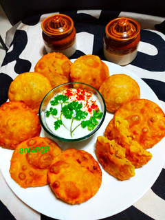 मधुमका कचोरी (madhumaka kachori recipe in marathi) रेसिपी चे मुख्य फोटो