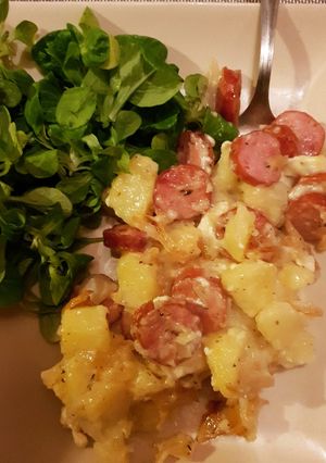 Une photo de Pommes de terres au chèvre et à la Saucisse de Montbeliard
