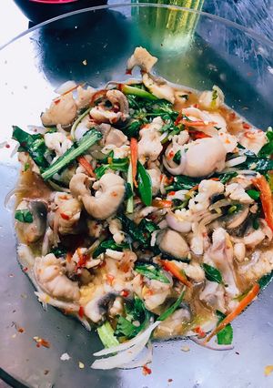 Hình của món Gỏi cá lăng.