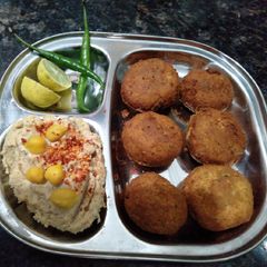 A picture of फलाफल और हम्मस (falafala recipe in hindi).