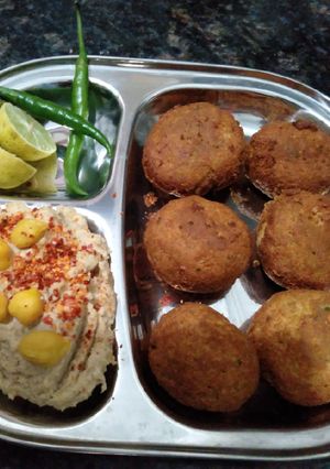 A picture of फलाफल और हम्मस (falafala recipe in hindi).