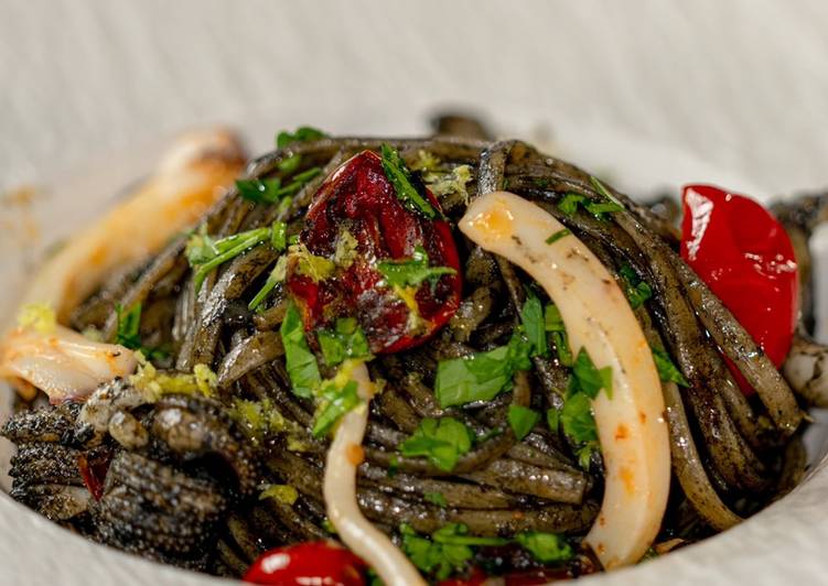 Simple Way to Make Perfect Linguine al Nero di Seppia
