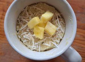 Una foto de Mug cake de piña y coco en microondas