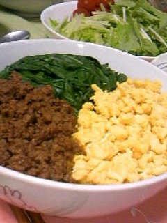 A picture of Three-Color Rice Bowl with Ground Beef.