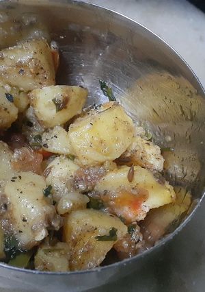 चटपटे आलू (Chatpate aloo recipe in hindi) रेसिपी मुख्य फोटो