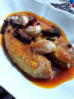 Una foto de Salmonetes en escabeche de pimentón ahumado y tomates secos