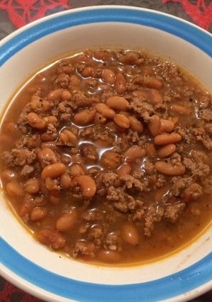 Una foto de Carne molida en salsa y frijoles