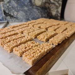 A picture of Rice Krispie Treat.