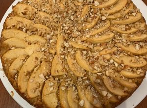 Una foto de TARTA DE MANZANA con NUECES y ALMENDRAS (sin gluten ni lácteos)