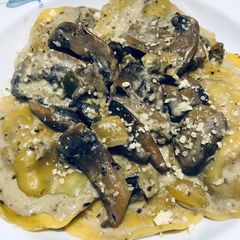 Creamy Mushrooms 🍄 with Ravioli A picture of Creamy Mushrooms 🍄 with Ravioli.